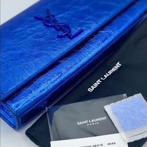 YSL clutch 😍 limited edition metallic blue